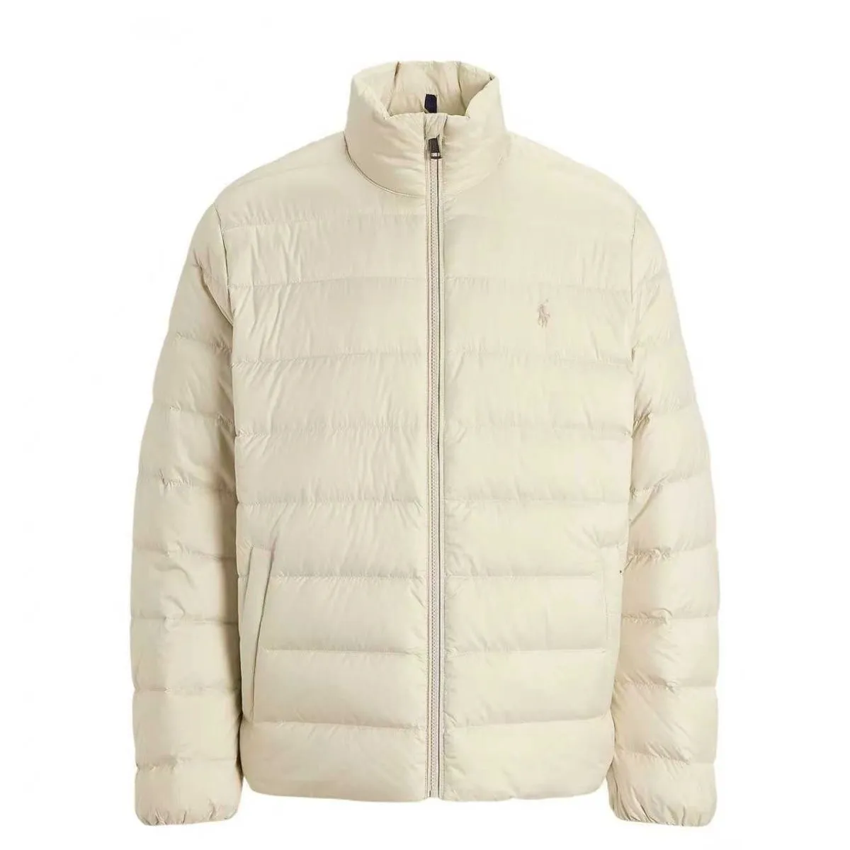P306 💰 Polo Ralph Lauren 24ss Classic Stand Collar Spare Rib Bread Jacket Down Jacket Series. Solid color Ralph is going crazy this year. The new rib down jacket is a must-have for winter. It is made of nylon and nylon double double-layer sealing design will not cause any cotton leakage. The built-in drawstring buckle is adjustable and windproof and cold-proof. Ralph Lauren comes from the United States and has a strong American flavor. There are two brands under the name of Ralph Lauren: Poloby Ralph Lauren and Ralph Lauren has created a sales field of high-quality fashion in the world and continues the reputation of designer Ralph Lauren and the glorious image of the Ralph Lauren brand. 👍 Color: Black White Navy Size: M-L-XL-XXL Plane measurement unit CM, due to different measurement methods, there is an error of 2-3cm within the normal range Size Length Bust Sleeve length Shoulder width M 70 122 67 47.5 L 72 126 68 49 XL 74 130 69 50.5 2XL 76 134 70 52